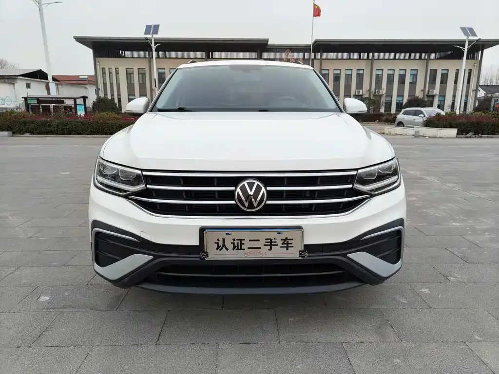 Volkswagen Tiguan L — фото 3