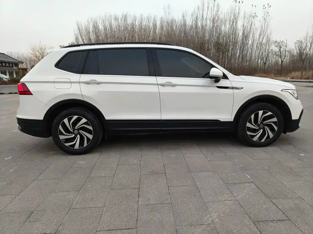 Volkswagen Tiguan L — фото 8