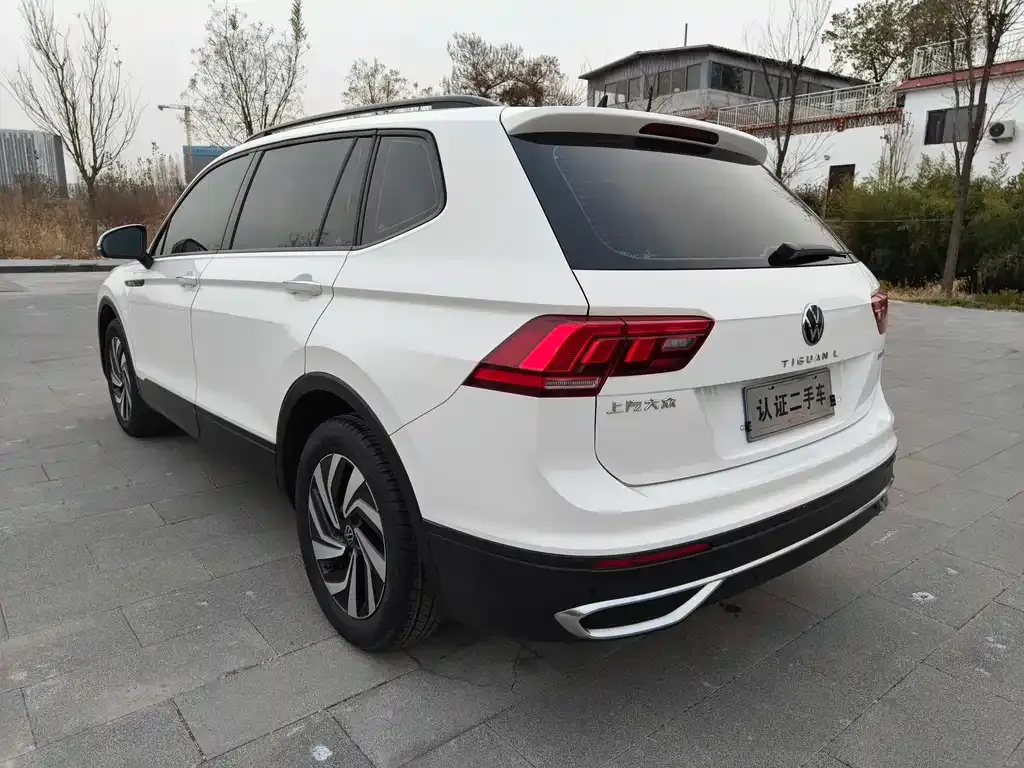 Volkswagen Tiguan L — фото 9