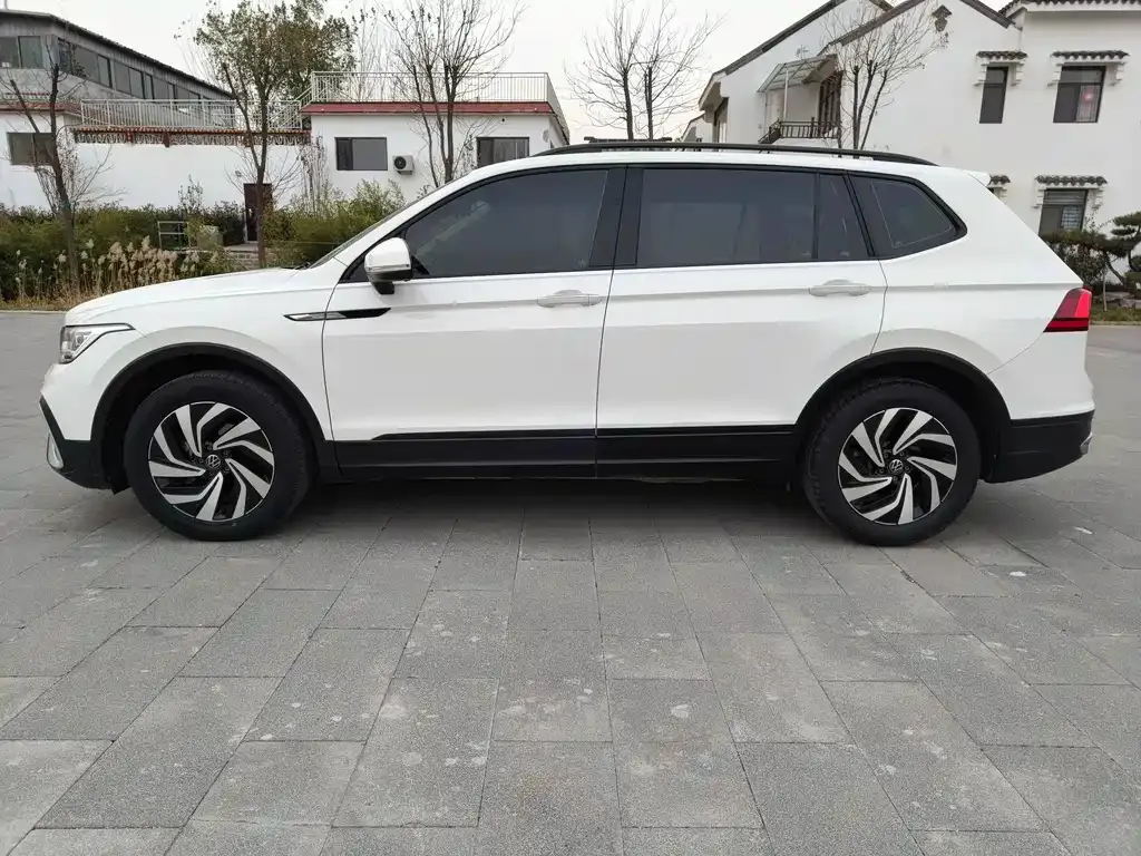 Volkswagen Tiguan L — фото 4