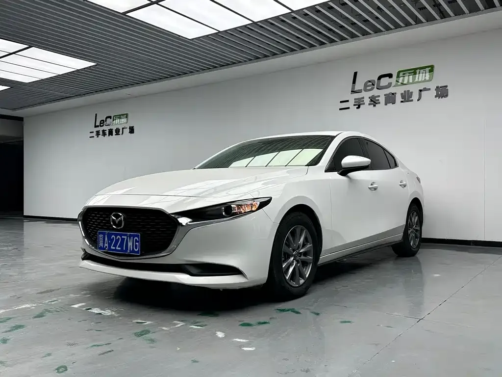 Mazda 3 Axela — фото 1