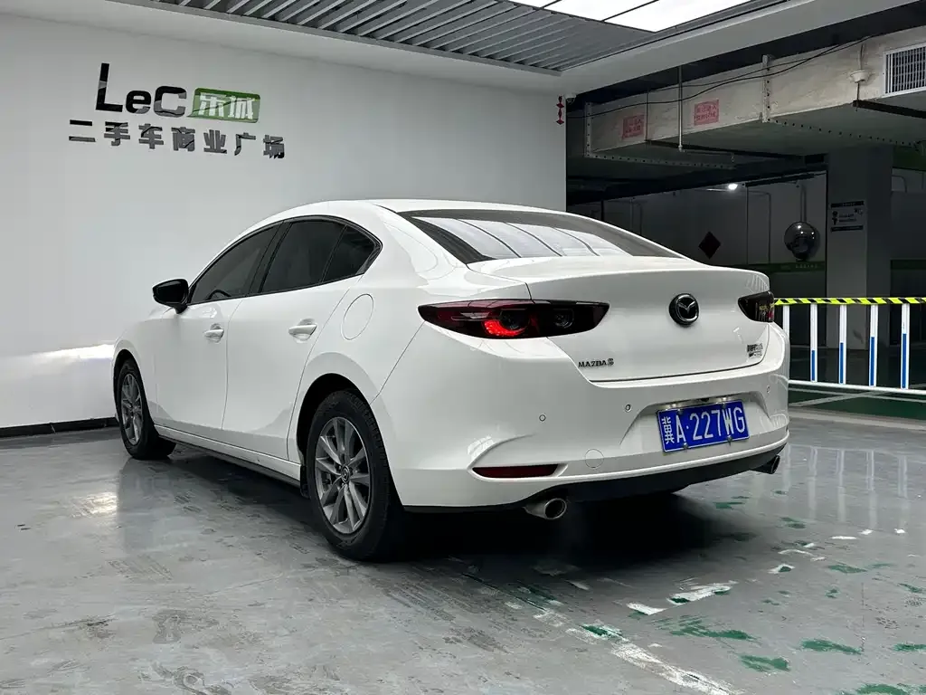 Mazda 3 Axela — фото 10