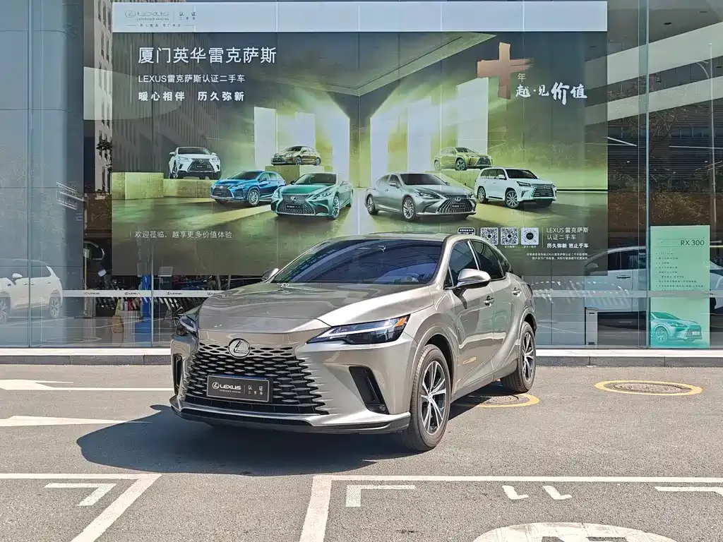 Lexus RX — фото 1