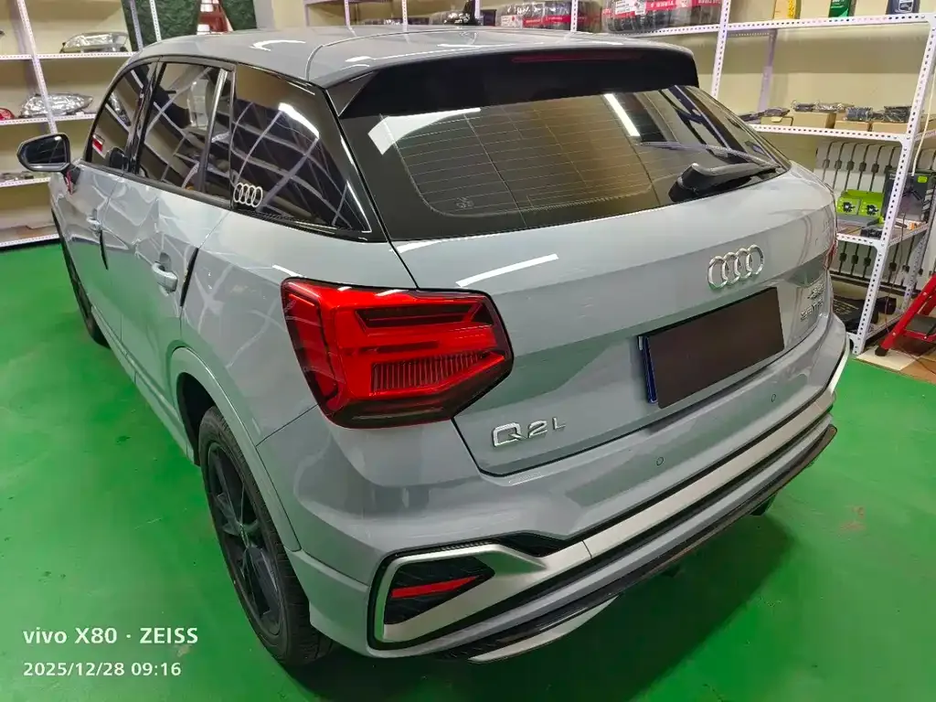 Audi Q2L — фото 9