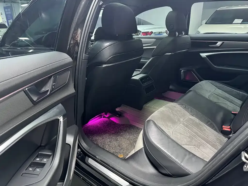 Audi A6L 2022 из CN, фото 2