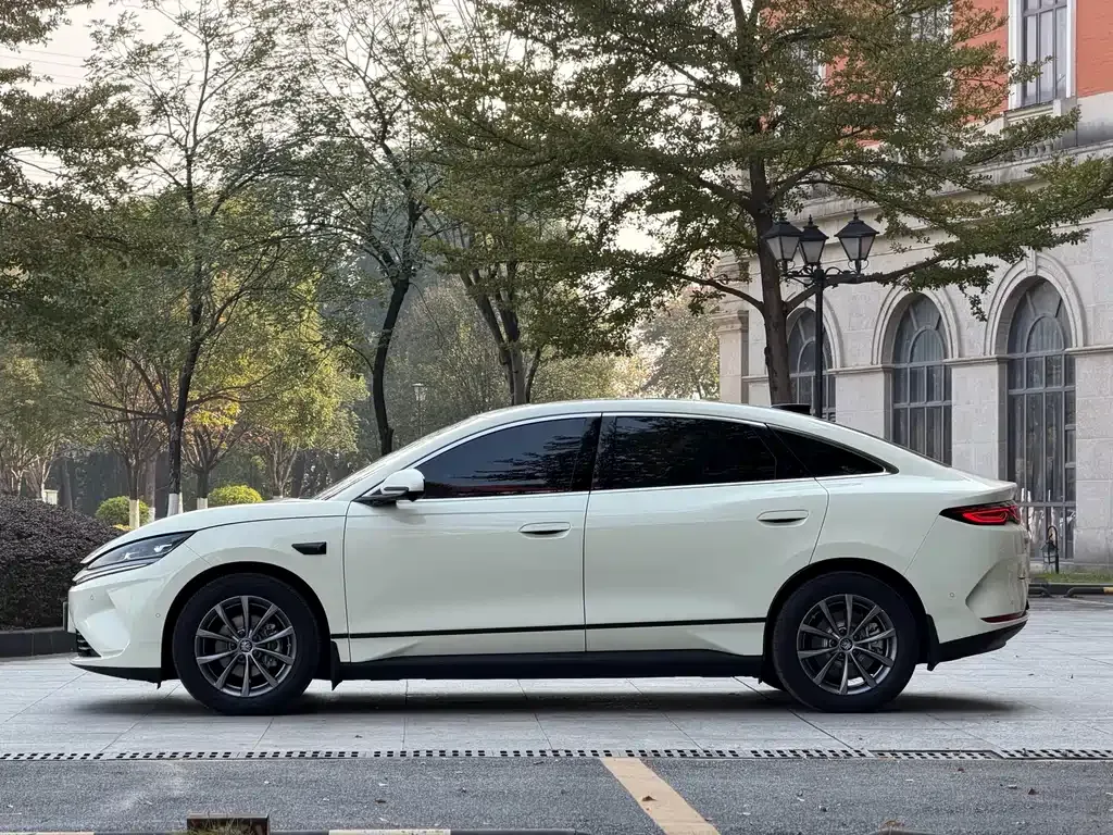 BYD Qin L — фото 10