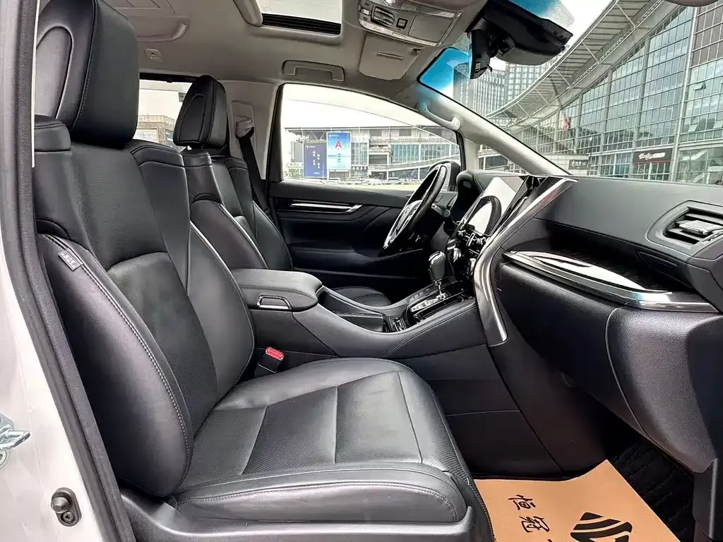 Toyota Vellfire — фото 9