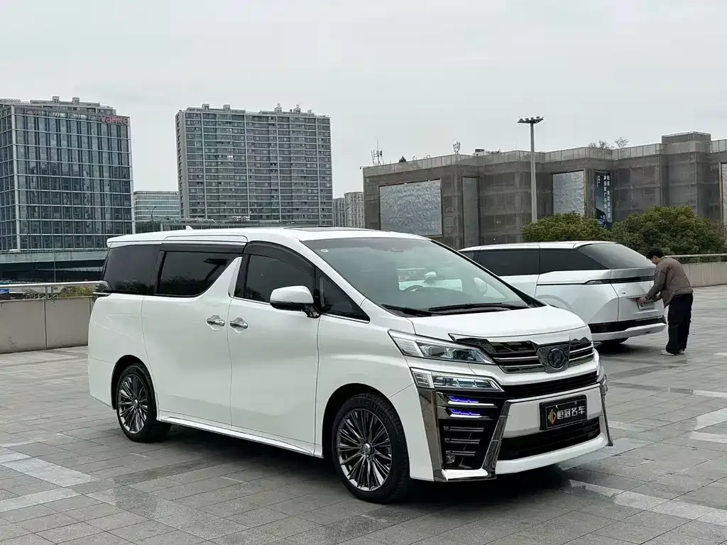Toyota Vellfire — фото 2