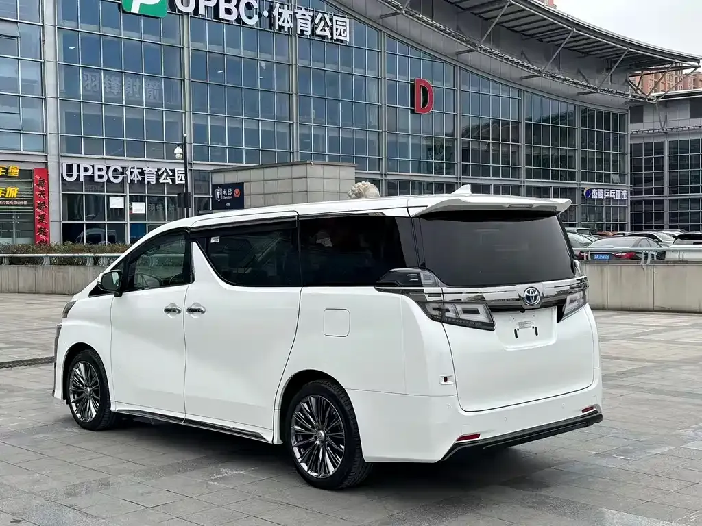 Toyota Vellfire — фото 5