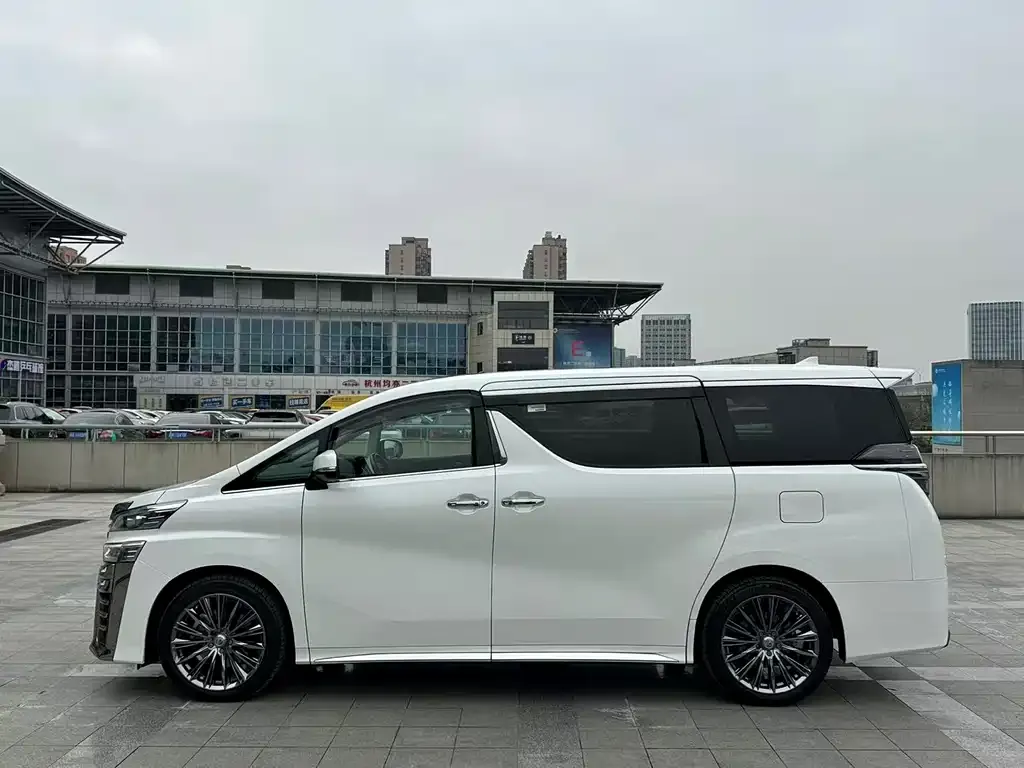 Toyota Vellfire — фото 6