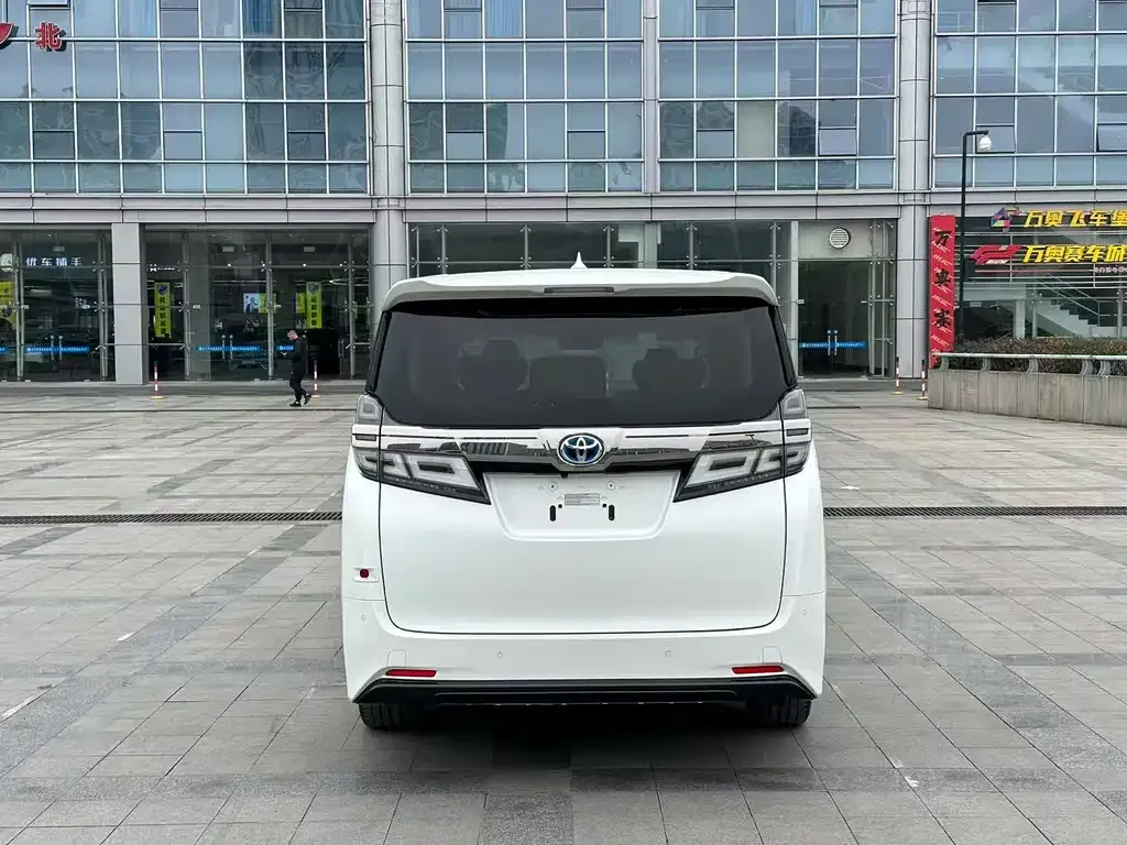 Toyota Vellfire — фото 10