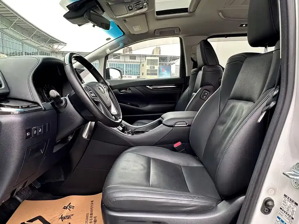 Toyota Vellfire — фото 7