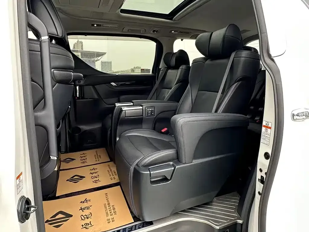 Toyota Vellfire — фото 3