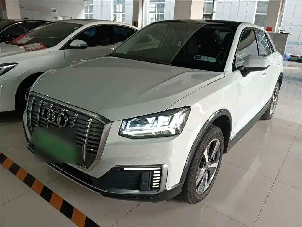 Audi Q2L e-tron — фото 8