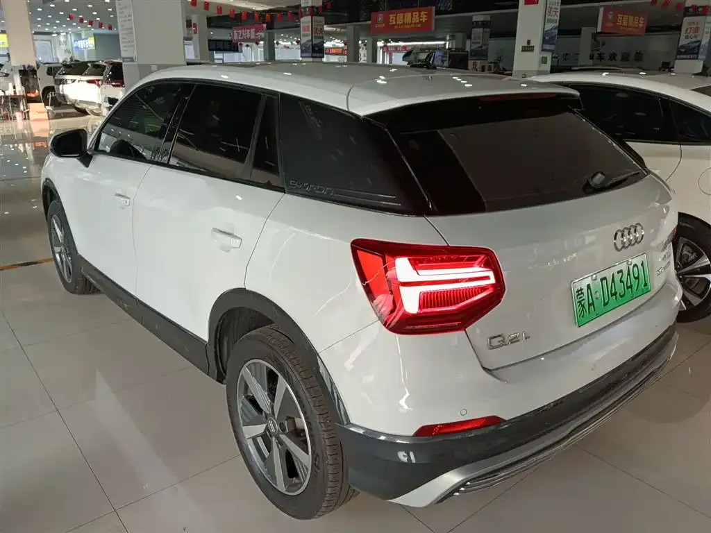 Audi Q2L e-tron — фото 3