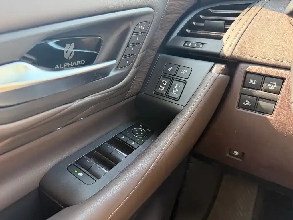 Toyota Alphard 2024 из CN, фото 3