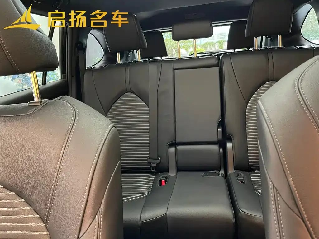 Toyota Crown Kluger — фото 10