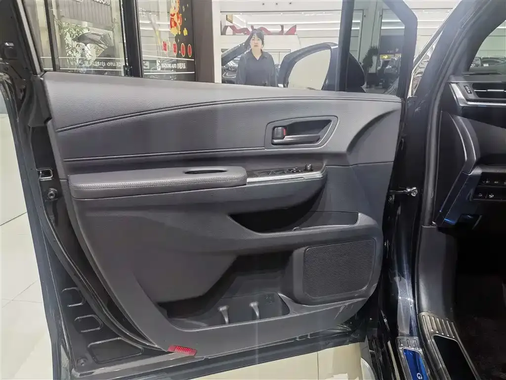 Toyota Granvia 2025 из CN, фото 7