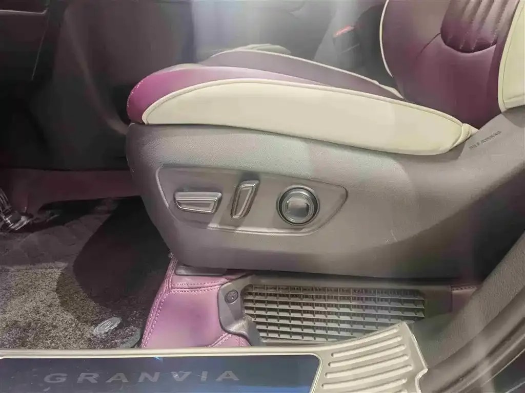 Toyota Granvia 2025 из CN, фото 4