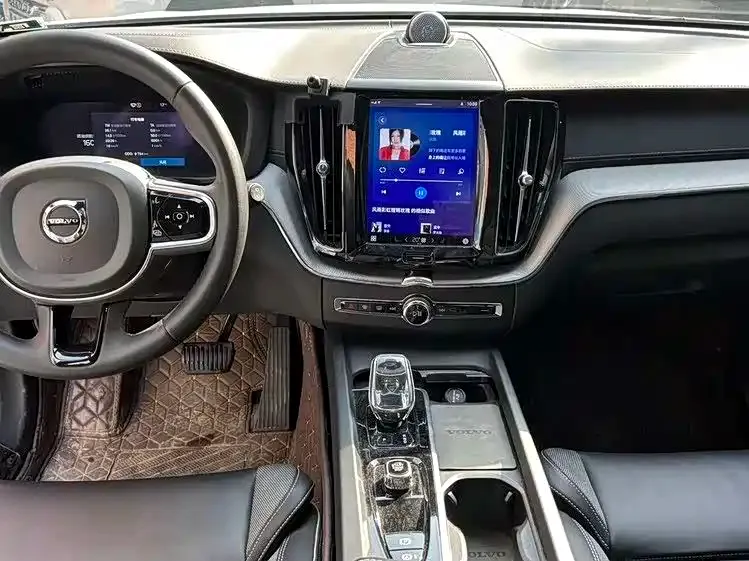 Volvo XC60 — фото 4