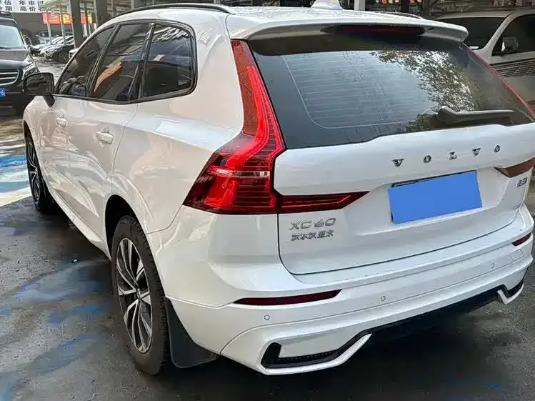 Volvo XC60 — фото 7