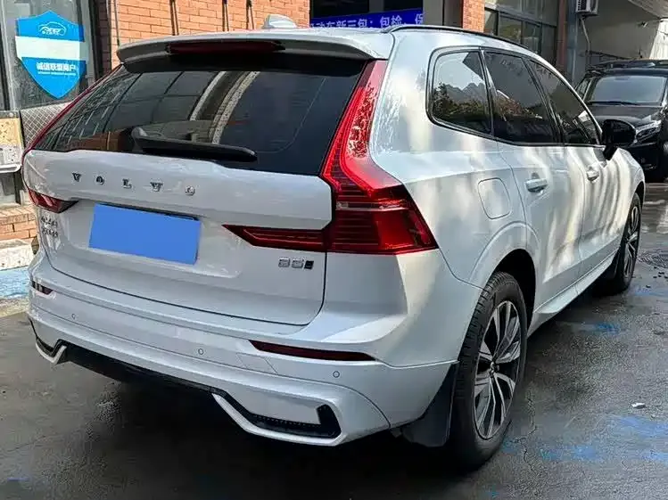 Volvo XC60 — фото 9