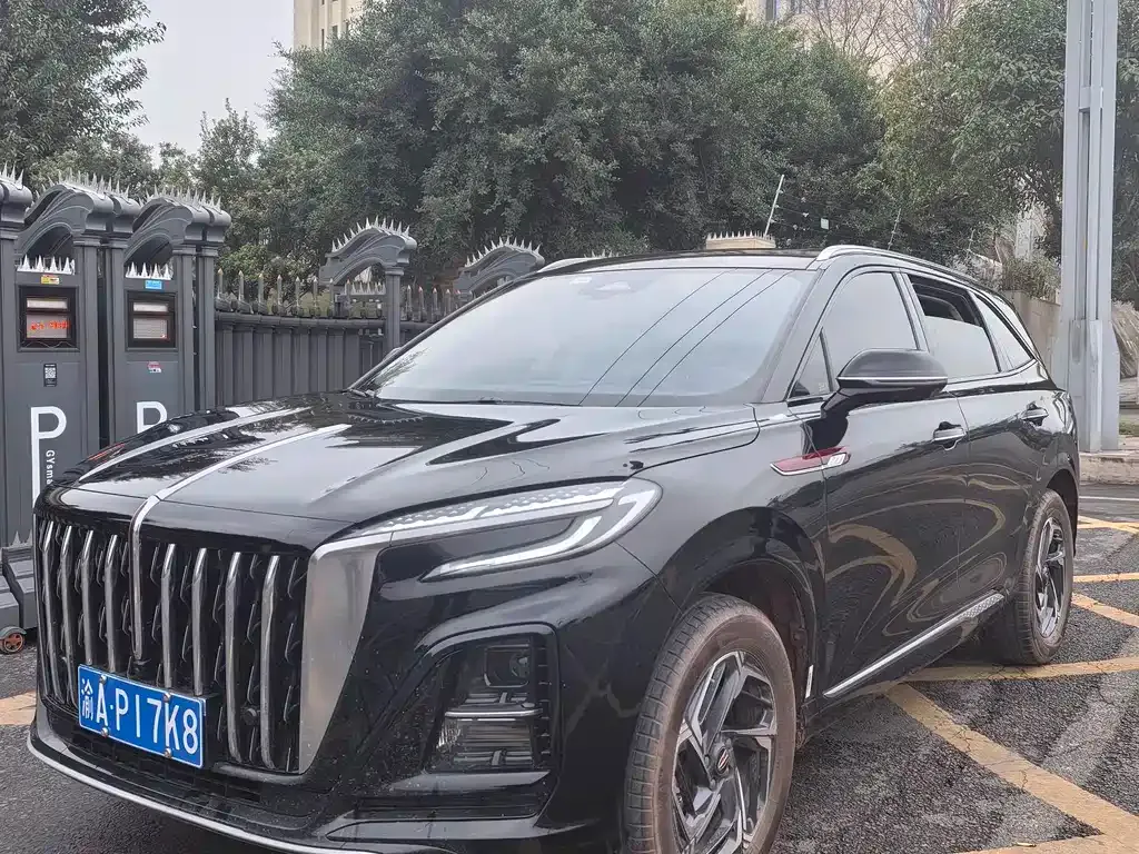 Hongqi HS3 — фото 1