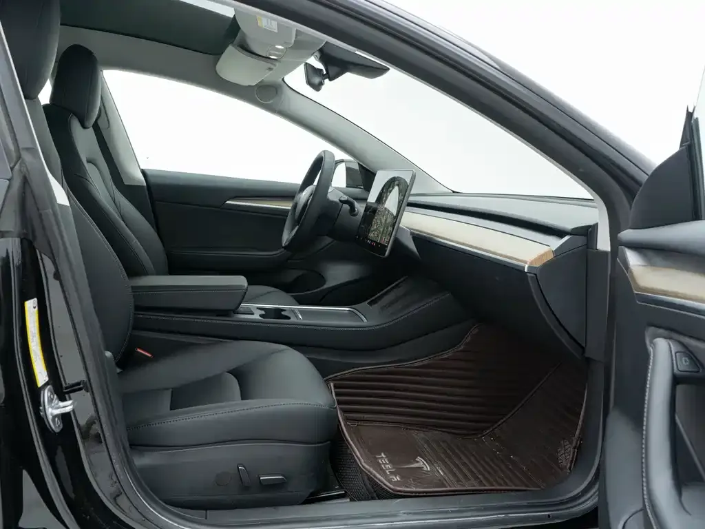 Tesla Model 3 — фото 10