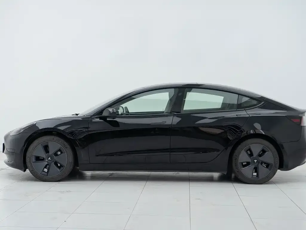 Tesla Model 3 — фото 4