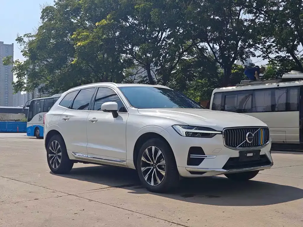 Volvo XC60 — фото 10