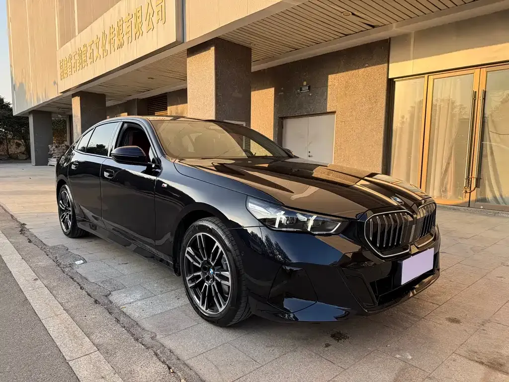 BMW 5 Series — фото 4