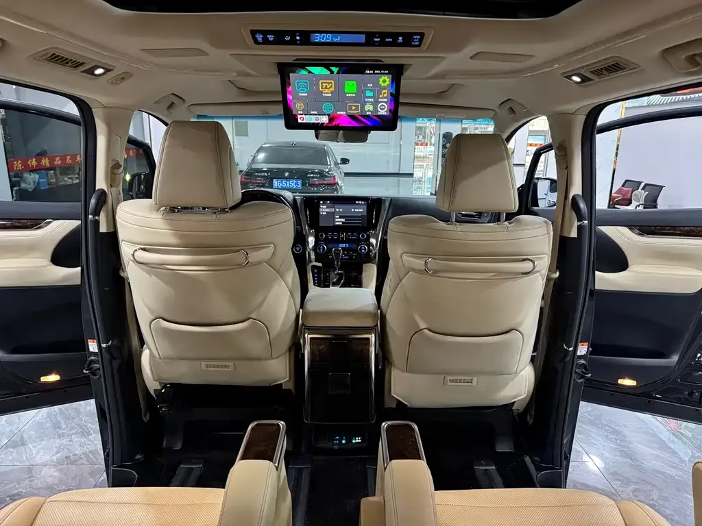 Toyota Alphard 2023 из CN, фото 10