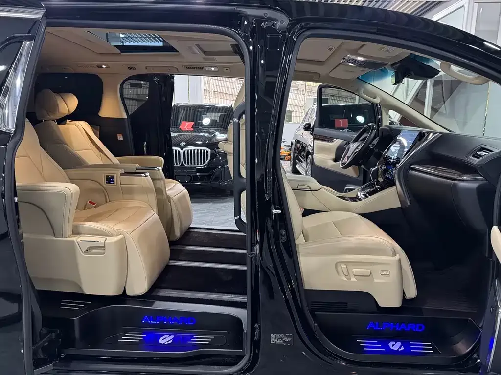 Toyota Alphard 2023 из CN, фото 9