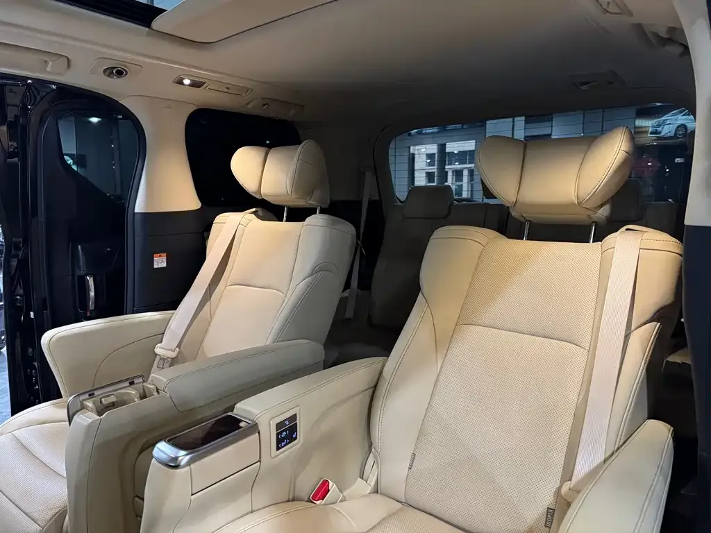 Toyota Alphard 2023 из CN, фото 4