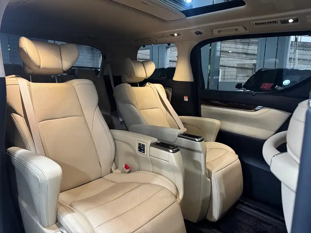 Toyota Alphard 2023 из CN, фото 8