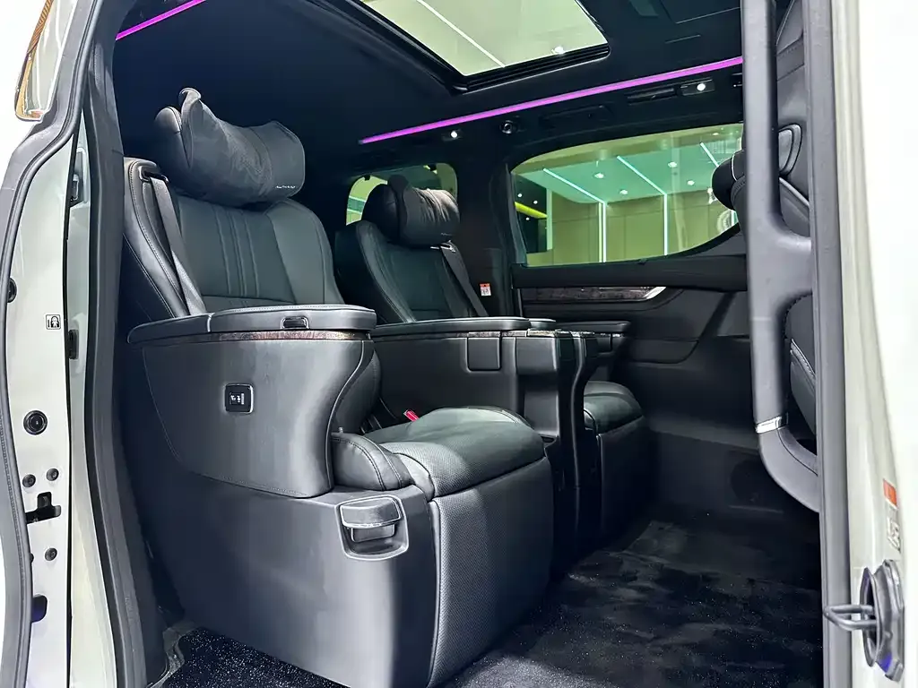 Toyota Alphard 2023 из CN, фото 9