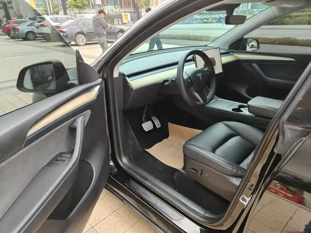 Tesla Model Y 2023 из CN, фото 8