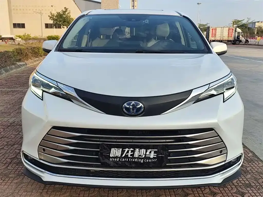 Toyota Sienna 2023 из CN, фото 8