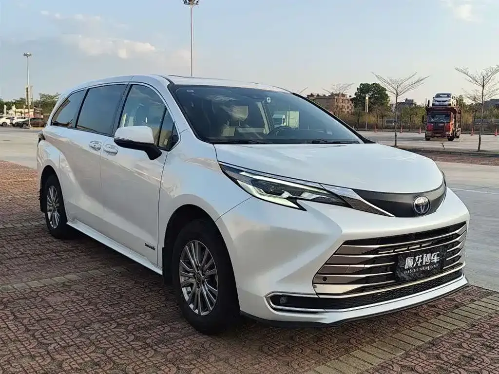 Toyota Sienna 2023 из CN, фото 7