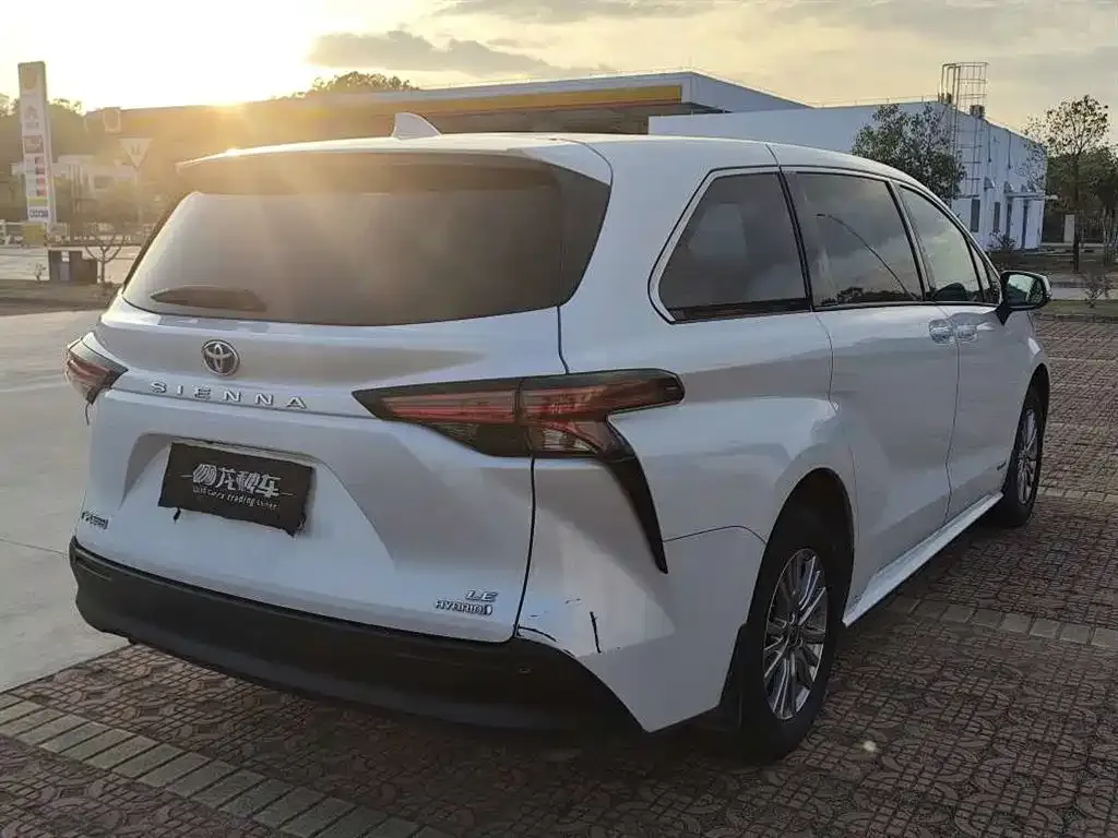 Toyota Sienna 2023 из CN, фото 5