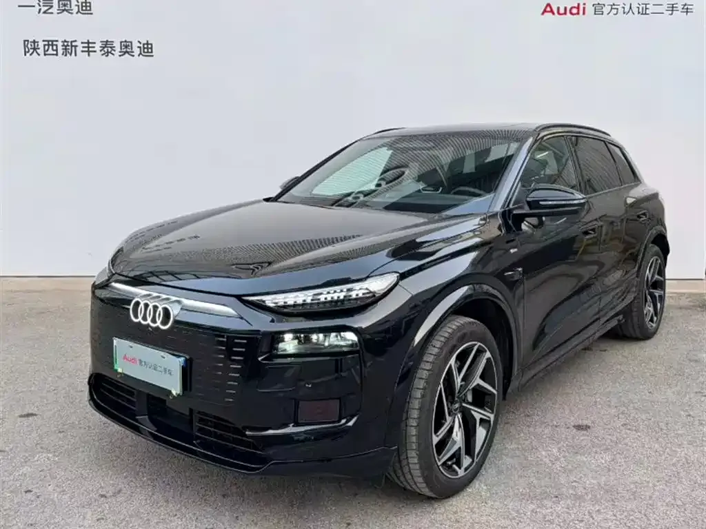 Audi Q6L e-tron — фото 1
