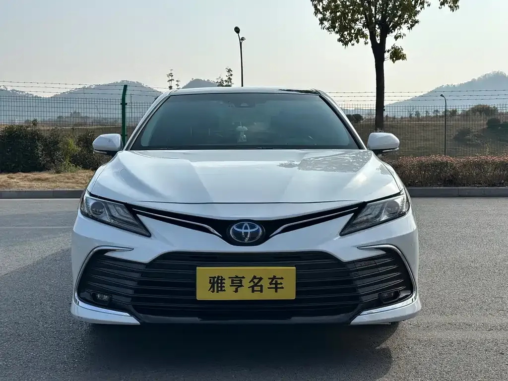 Toyota Camry — фото 7