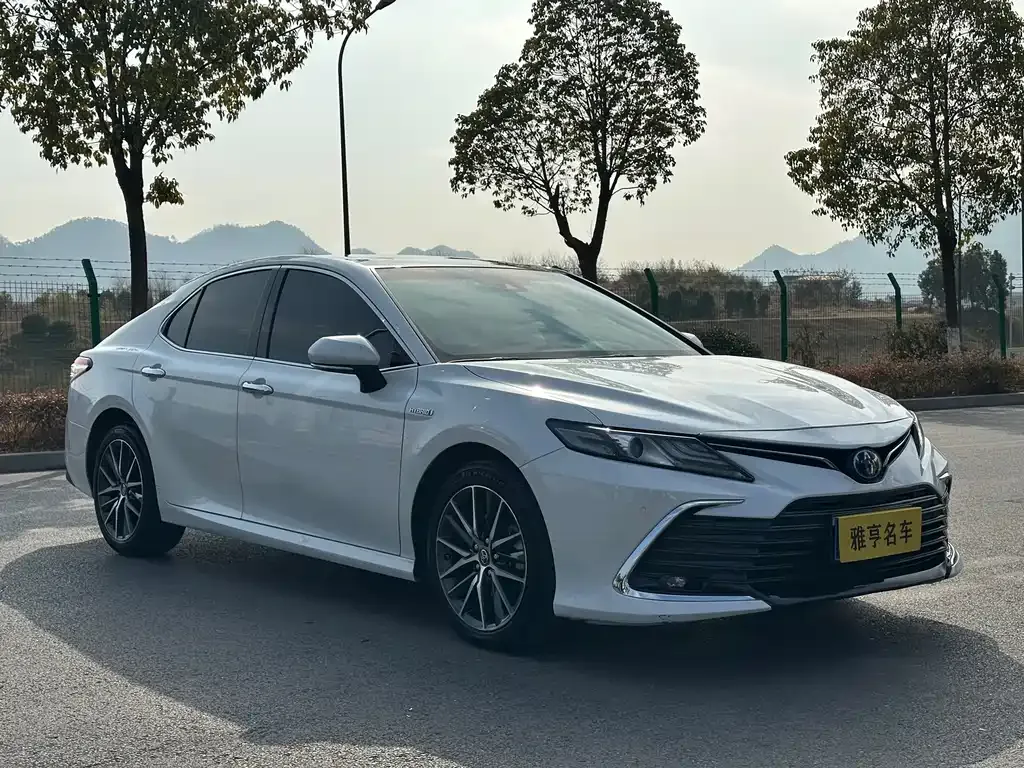 Toyota Camry — фото 10
