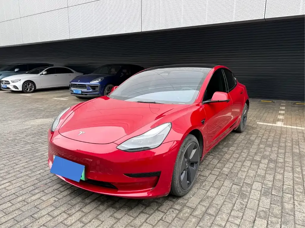 Tesla Model 3 — фото 1