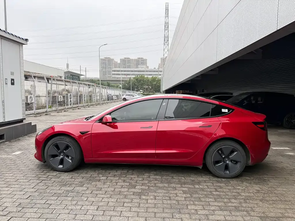 Tesla Model 3 — фото 4