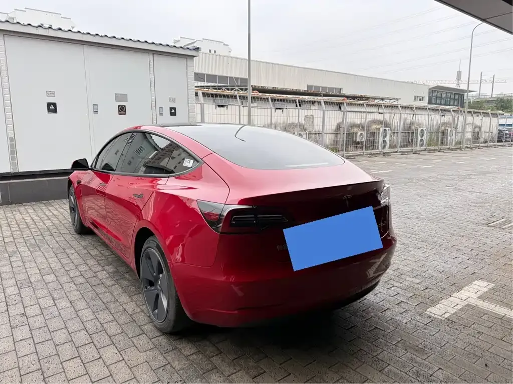 Tesla Model 3 — фото 3