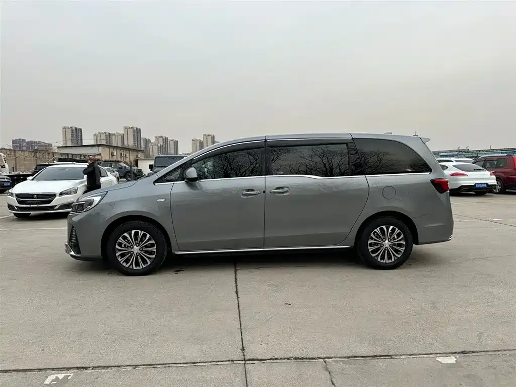 Buick GL8 2023 из CN, фото 3