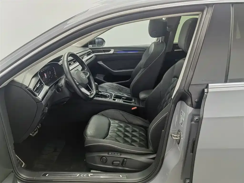 Volkswagen CC 2023 из CN, фото 10