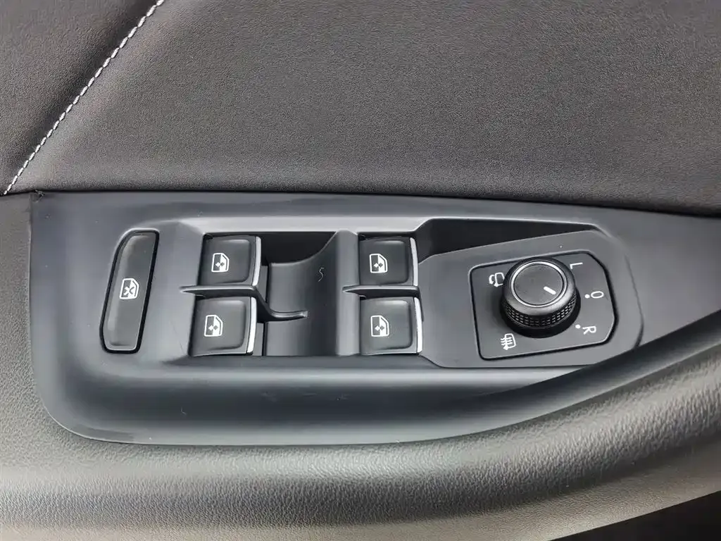 Volkswagen CC 2023 из CN, фото 9