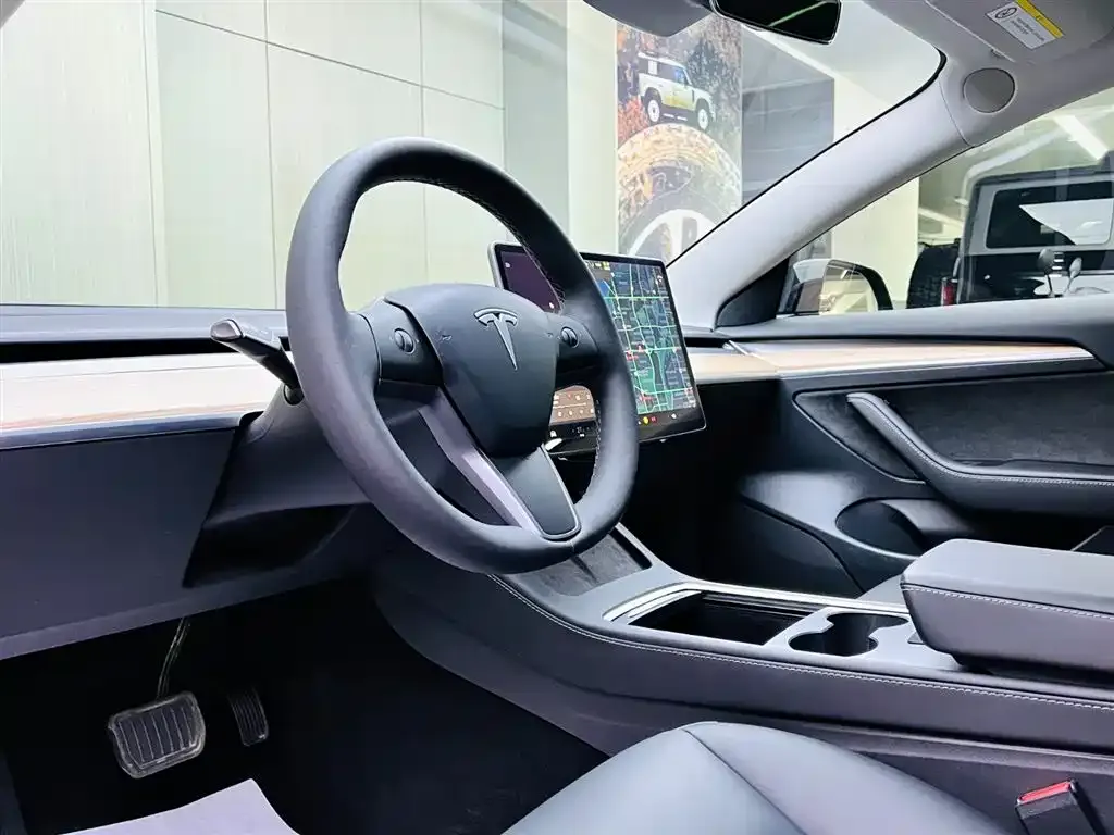 Tesla Model 3 — фото 8
